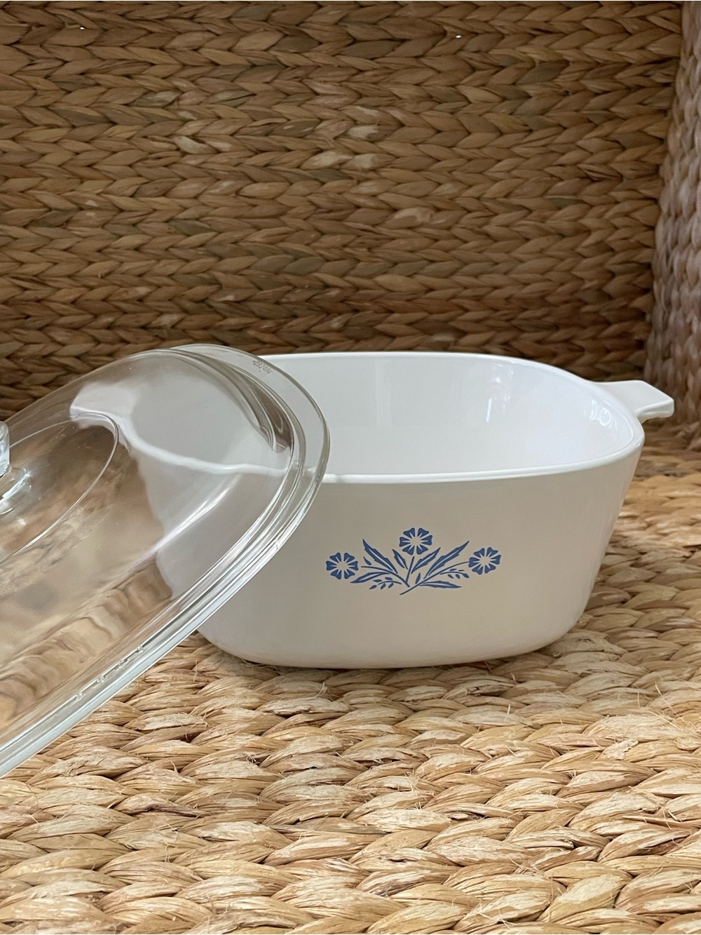 Corning Ware 2 1/2 Quart Dish with Pyrex Lid White Blue